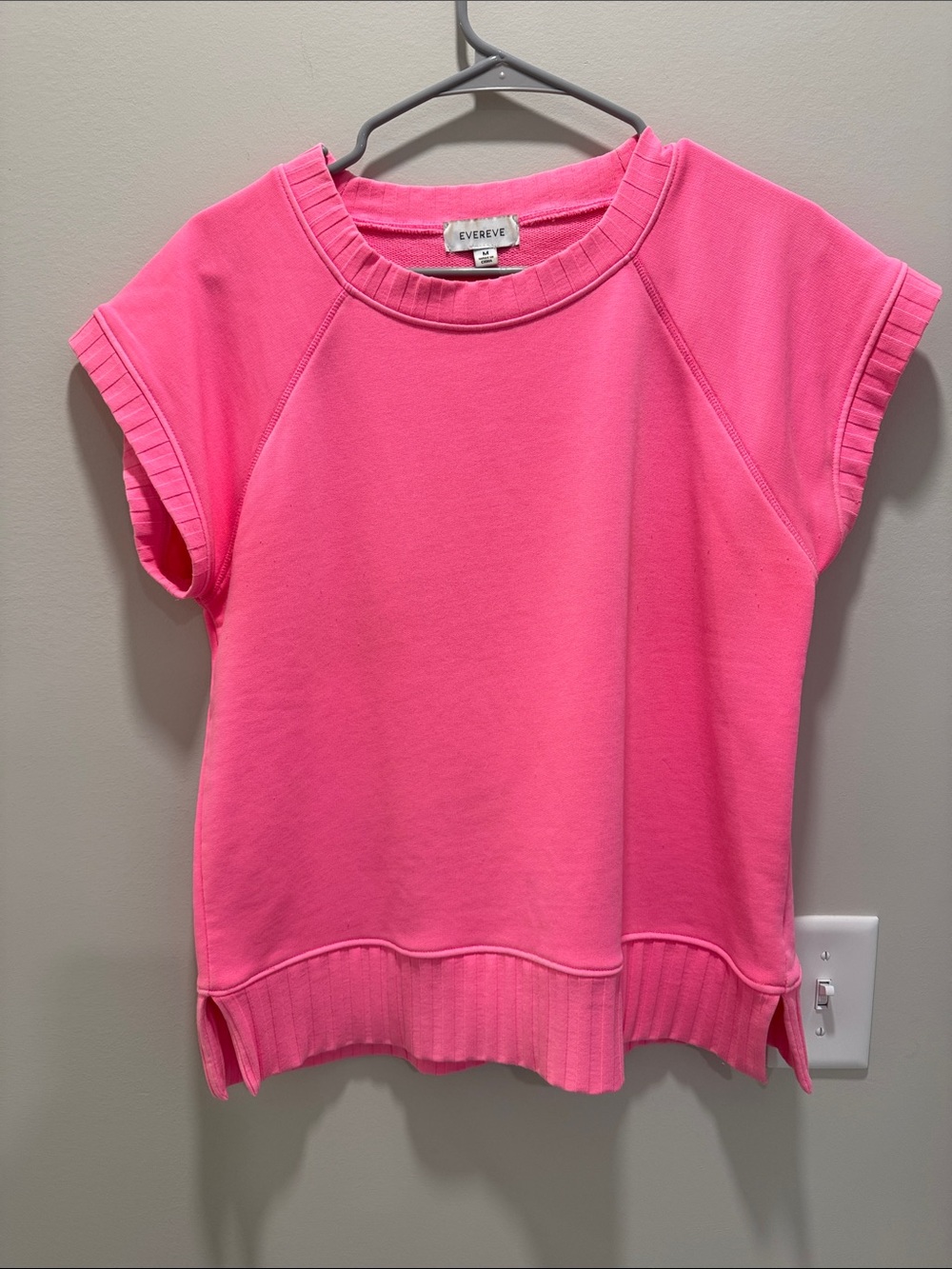 Evereve Women’s Pink Short Sleeve Sweatshirt Top Medium